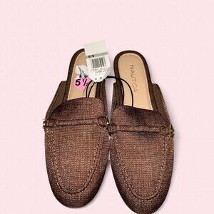 Nautica Size 5.5 Women’s Lynnville Burgundy Slip On Flat, New With Tag.